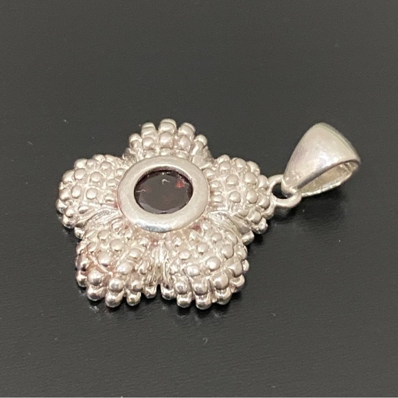 Vintage 925 Signed Sterling Silver Garnet Birthstone Flower Pendant 4g. - Picture 8 of 16